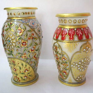 Marble Pots & Vases17